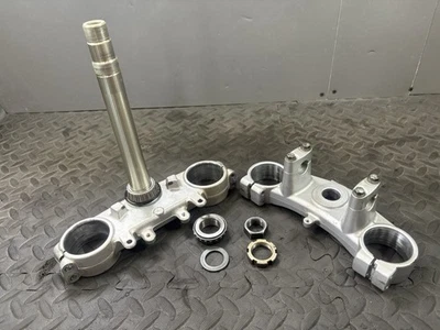 2002 YAMAHA YZ125 OEM FRONT FORKS LOWER UPPER TRIPLE TREE STEM CLAMPS ASSEMBLY - Image 1 of 4