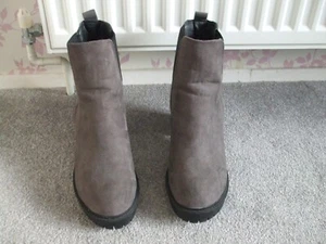 WORN ONCE GREY SUEDE BOOTS SZ 6½ CHUNKY HEEL & SOLE by GEORGE EXCELLENT CONDITON - Picture 1 of 13