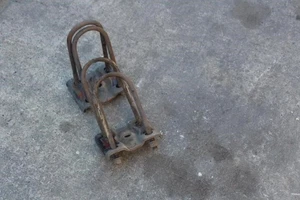 1999 2000 2001 2002 2003 FORD F150 LEAF SPRING SHACKLES BRACKETS PAIR - Bild 1 von 7