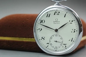 *Near MINT* OMEGA Geneve White Small Second Manual Pocket Watch - Picture 1 of 10