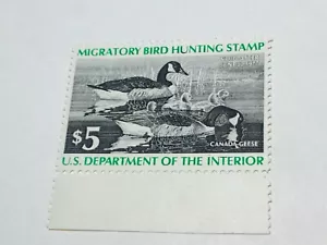 US DEPARTMENT OF INTERIOR DUCK STAMP 1976-1977 UNUSED - Picture 1 of 2