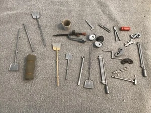 26-teiliges Zink-Druckguss Ausrüstungsset für deutsche Panzer WW 2 1:16 - Bild 1 von 1