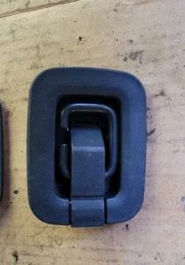 HYUNDAI COUPE MK2 01-09 REAR BOOT TRUNK LUGGAGE HOOK HANDLE TRIM 85971-H1011 - Picture 1 of 3