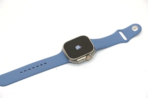 Apple Watch Ultra 1st Gen 49MM Titanium (GPS + Cellular) W/ Blue band A2622 - Photo 1 sur 12