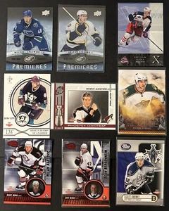 Lote de colección de tarjetas de hockey de la NHL numeradas al azar 9x - Imagen 1 de 1