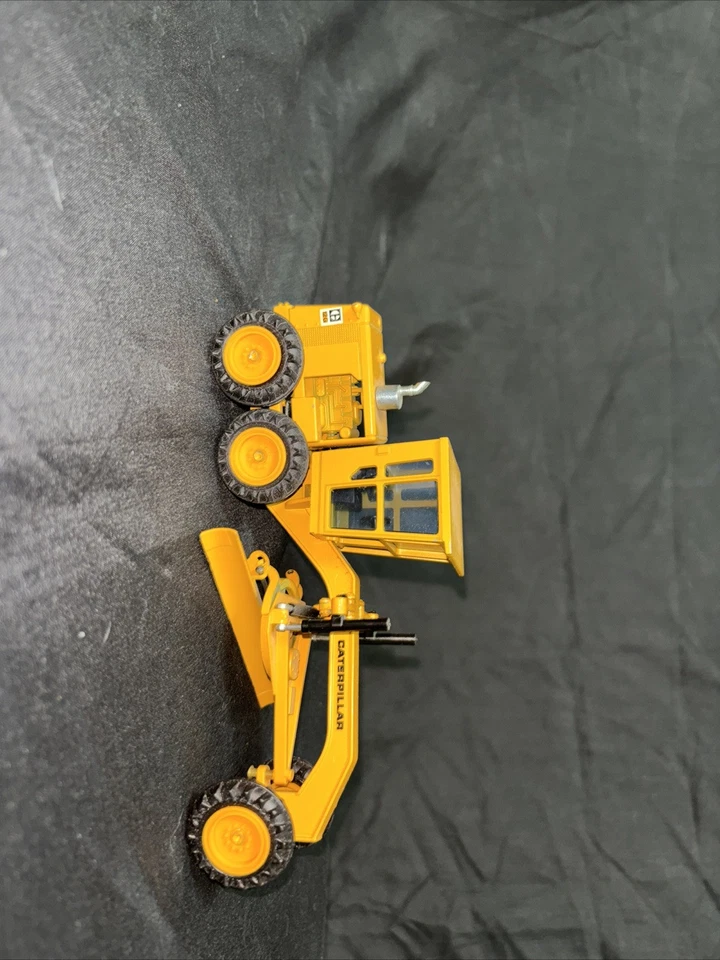 Motoniveladora Caterpillar 12g escala 1/50 NZG 150 la he tenido durante 12 años sin abrir Foto 1 de 4