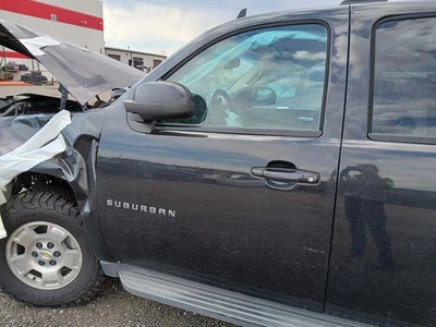 Used Front Left Door Assembly Front fits: 2013 Chevrolet Suburban 1500 Front Lef Foto 1 de 4