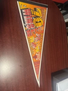 1995-96 CHICAGO BULLS NBA RECORD BREAKING 70 WINS PENNANT NBA CHAMPS JORDAN - Picture 1 of 7