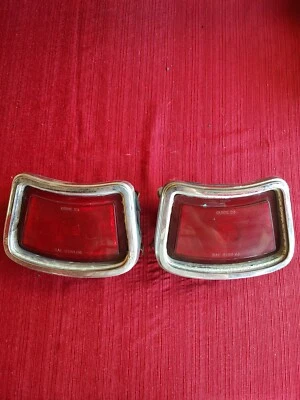 Lentes de luz trasera Pontiac Tempest Lemans 1966 (con biseles - montaje completo) Foto 1 de 4