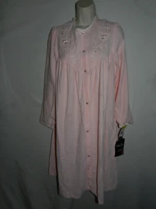 Vanity Fair Lingerie Vanalure II pink robe velour NWT snap front size M 33-039 - Picture 1 of 6