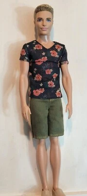 KenDoll Fashionistas Camiseta Floral 2012 Molde Modelo Pose Conjunto C314G  Foto 1 de 4
