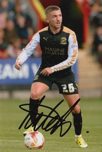 SWINDON TOWN HAND SIGNED ANTON RODGERS 6X4 PHOTO. - Picture 1 of 1