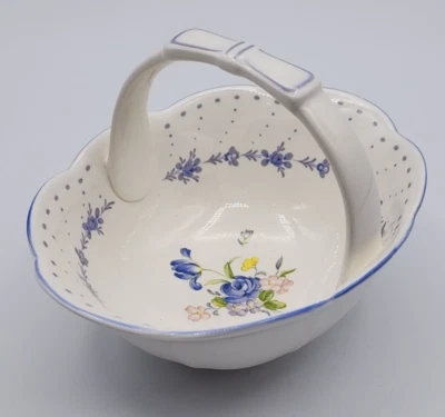 Plato de caramelo con mango de peonía azul Nikko ca 6" de largo x 4 3/4" de ancho x 4 1/8" de alto Foto 1 de 4