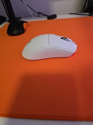 Razer VIPER V3 PRO Ultra-Lightweight E-Sports Mouse RZ01-0512 White BRAND NEW - Image 1 of 2