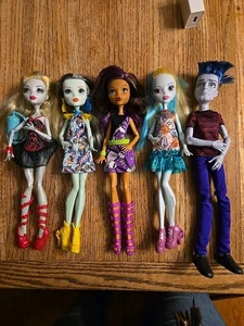 Mattel Monster High Konvolut 5 einfache Puppen - Bild 1 von 2