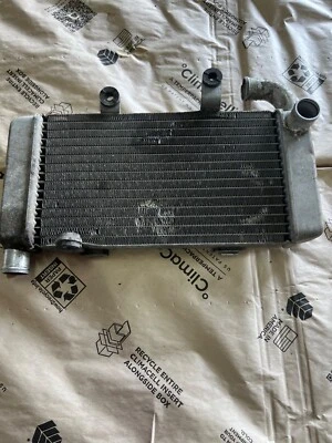 Honda Super Hawk 1000 1998 radiador izquierdo Foto 1 de 4