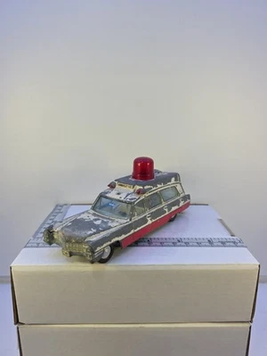 Vehículo de rescate superior modelo fundido a presión Cadullac ambulancia juguetes dinky años 60 de colección Foto 1 de 4