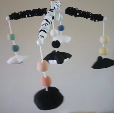 The Peanutshell Cuna Móvil para Niños y Niñas, Musical, Guardería Montessori  Foto 1 de 4