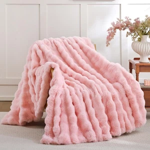 Faux Fur Throw Blanket for Couch – Blush Pink Fluffy Cozy Rabbit Fleece, Plus... - Bild 1 von 7