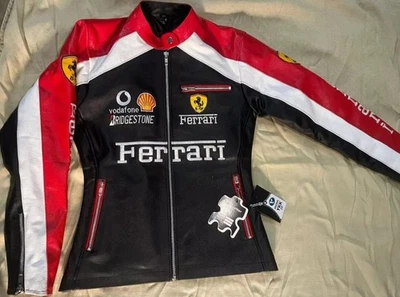 Chaqueta de cuero de carreras de F1 de lujo - Abrigo de motociclista hecho a mano rojo blanco negro | Foto 1 de 2