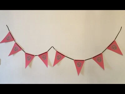Bunting rojo hecho a mano Foto 1 de 2