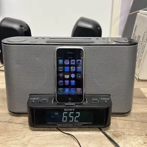 Apple iPhone 1a generazione 8 GB AT&T A1203 (GSM) e Sony ICF-CS10ip - Foto 1 di 9
