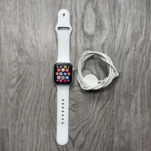 Apple Watch SE 2nd Generation - GPS & LTE - 40mm - Silver - 99% BH - Zdjęcie 1 z 12