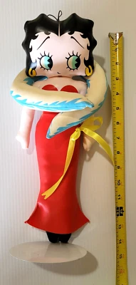 Peluche Betty Boop 13" completo con etiquetas, boa y soporte, 1994, características King Foto 1 de 4