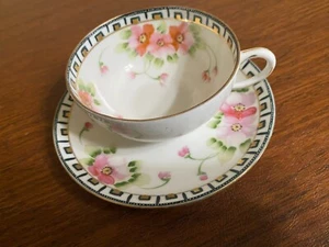 Vintage Nippon handbemalt Teetasse & Untertasse Set. Rosa Blumen mit Gold & Schwarz. - Bild 1 von 3
