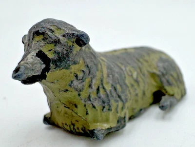 Mouton allongé BRITAINS jouet ancien en plomb 4 cm - Photo 1/4