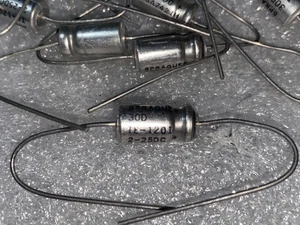 10 Stück 2uF 25V Sprague 30D AXIAL ALUMINIUM ELEKTROLYTKONDENSATOR TE1201 Audio - Bild 1 von 2