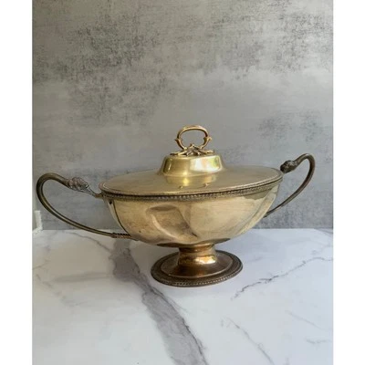 Sopera de latón vintage con tapa | Centro de mesa urna pedestal mango cisne Foto 1 de 4