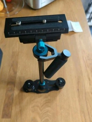 Neewer Handstabilisator Kohlefaser 60cm mit 1/4 3/8 Zoll Schraube Schuhplatte - Bild 1 von 4