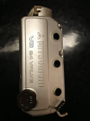 00-05 Mitsubishi Dodge Eclipse Galant Stratus Sebring 3.0 V6 RH VALVE COVER - Image 1 of 2