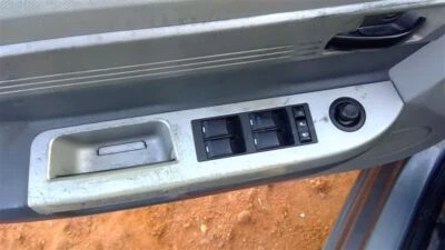 Interruptor de puerta delantera del conductor estilo clásico para conductor 11-17 COMPASS 178377 Foto 1 de 4