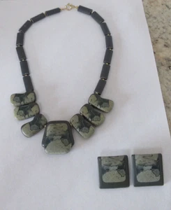 Gray & Tan Design Hard Plastic Necklace & Matching Pierced Earrings Set Japan - Picture 1 of 5