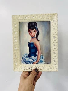 Großäugiger Maio blau Ballerina Mädchen Druck auf Karton und Kunststoff weiß Rahmen - Bild 1 von 1
