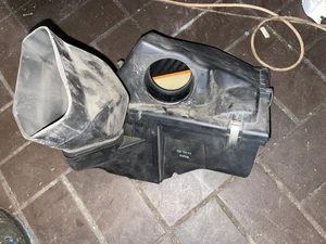 Luftfiltergehäuse BMW 1er (E81) 302073 km 5042274 2009-09-30 - Bild 1 von 3