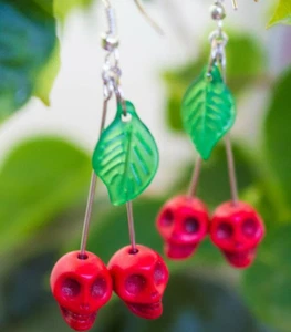Pendientes de Cereza Cráneo Rockabilly Pin Up Kitsch Funky Extravagante Joyería Gótica Regalo - Imagen 1 de 12