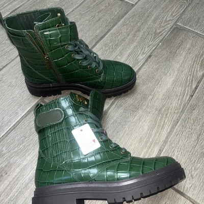 Green Crocodile Michael Kors Leather Upper Rubber Outsole Boots Sz 8m - Image 1 of 4