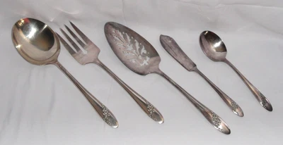 5 piezas para servir Queen Bess ~ Cucharas de azúcar y bayas para servir pastel tenedor de carne ~ Tudor Foto 1 de 4