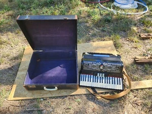 Vintage The Peerless Accordion Music Instrument - Picture 1 of 9