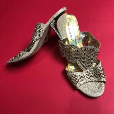 Pierre Dumas tacones dorados Foto 1 de 4