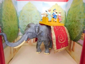 CIRQUE LUCOTTE : MAGNIFIQUE DIORAMA : GRAND ELEPHANT transportant des enfants - Imagen 1 de 12