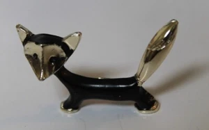 Sly Sleek Fox Cat Kitty Animal Brooch Pin Silver Tone Metal Black Bodied Vtg  - Picture 1 of 4