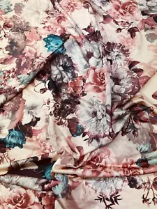 Camiseta deportiva elástica de diseñador estampado floral multicolor luz de boda 58"" de ancho - Imagen 1 de 8