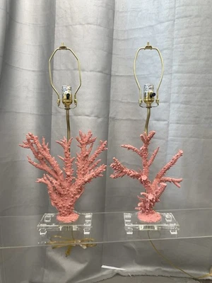 PAR Abajures de Mesa Esculturais Vintage Lucite Coral Rosa Hollywood Regency MCM CHic - Imagem 1 de 4