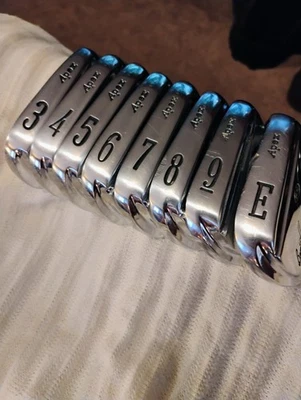 Ben Hogan Apex PC Ferros 3-E com Eixos Rígidos Punhos Originais e Faixas de Eixo #4 - Imagem 1 de 4