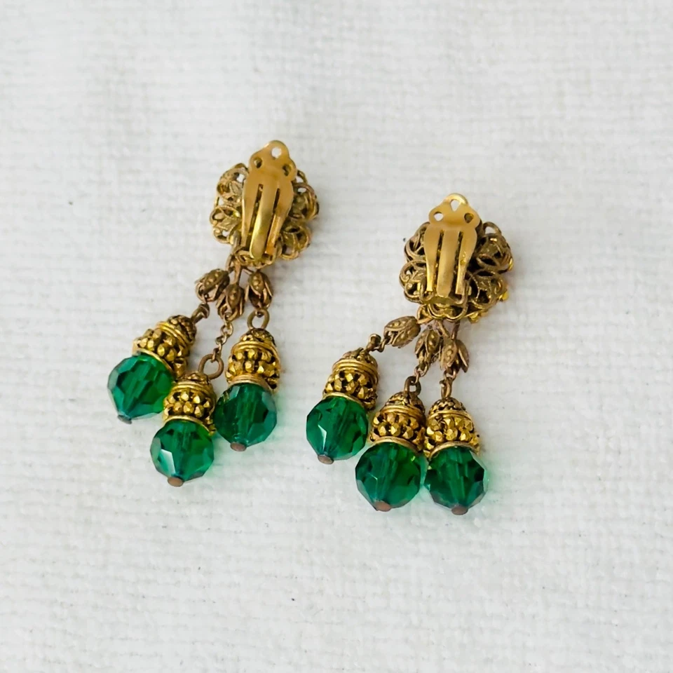 Pendientes colgantes vintage con clip tono dorado cuentas facetadas verdes Foto 1 de 4