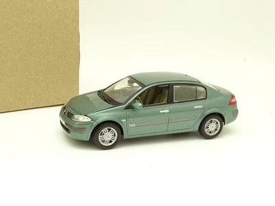 Norev SB 1/43 - Renault Megane 2003 4 Porte Classica Verde - Immagine 1 di 2